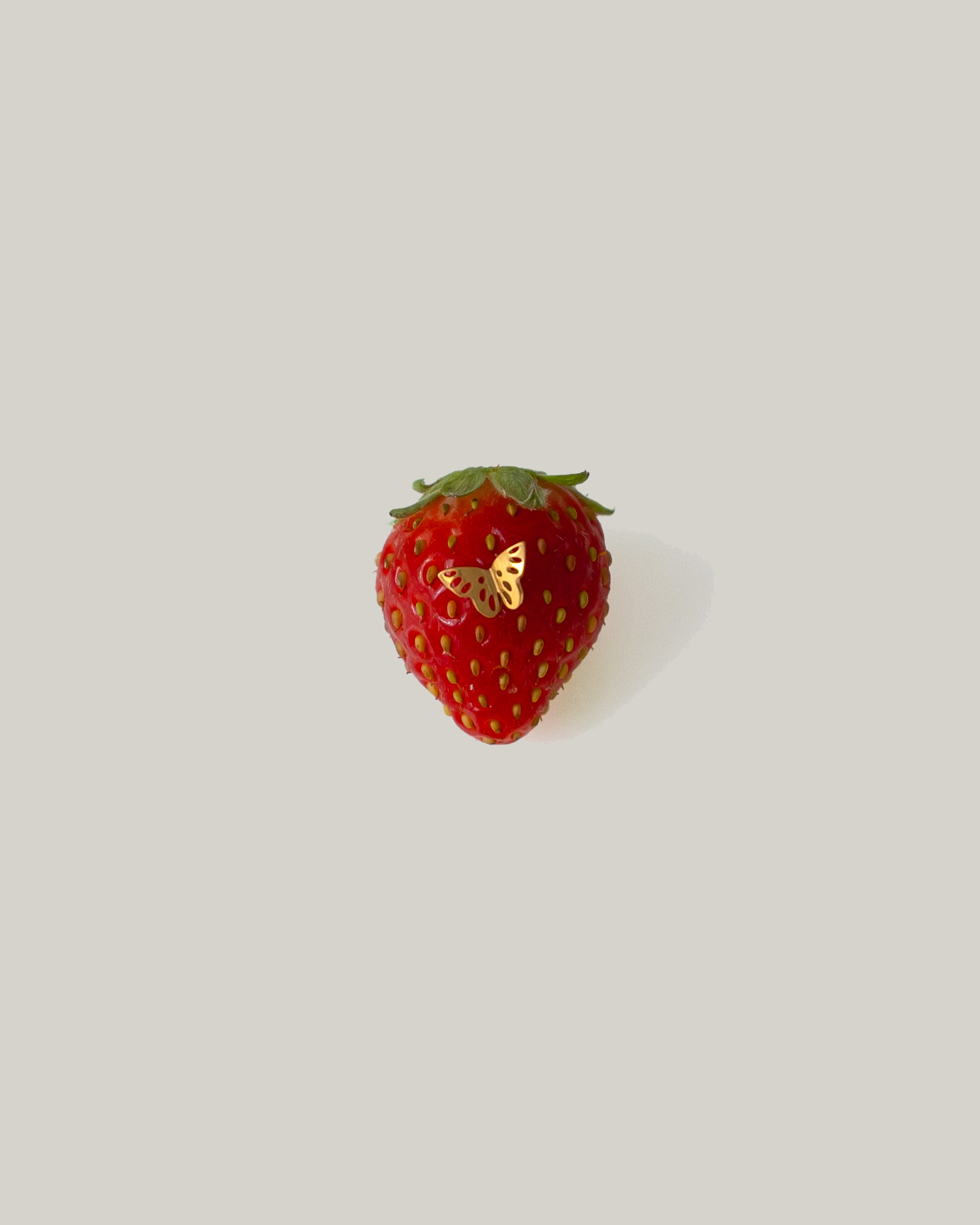 Fraise avec un bijoux