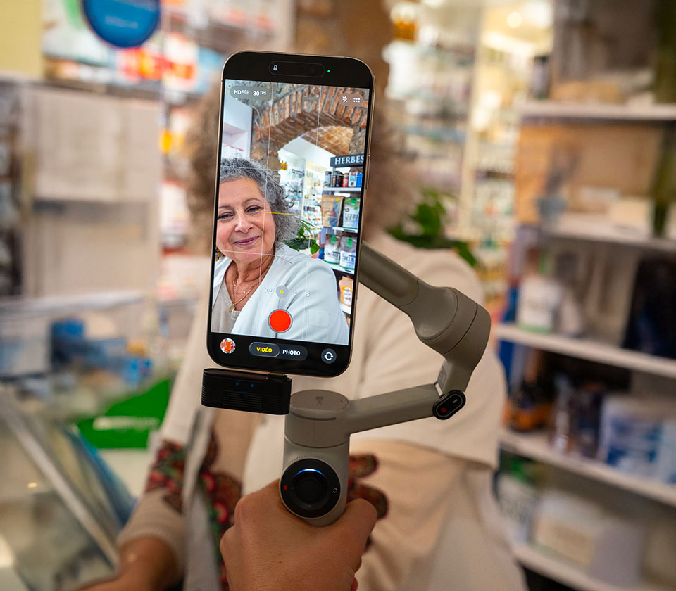 Tournage community management avec iPhone sur stabilisateur 